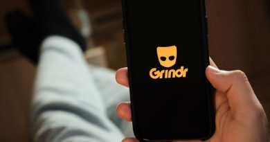 Grindr (image via Depositphotos)